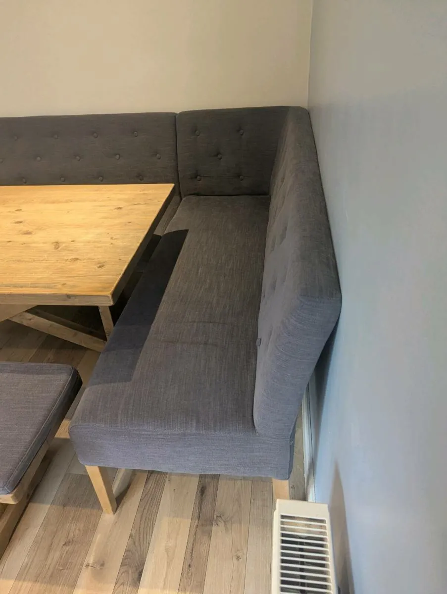 Kitchen table and Chairs - Image 4