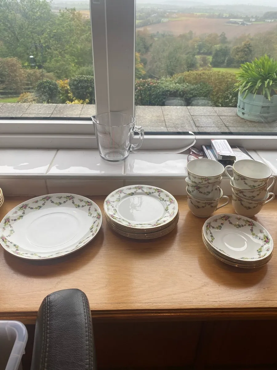 Phoenix pottery china set - Image 1