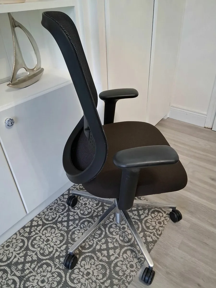 Ergonomic Office Chair - Image 2