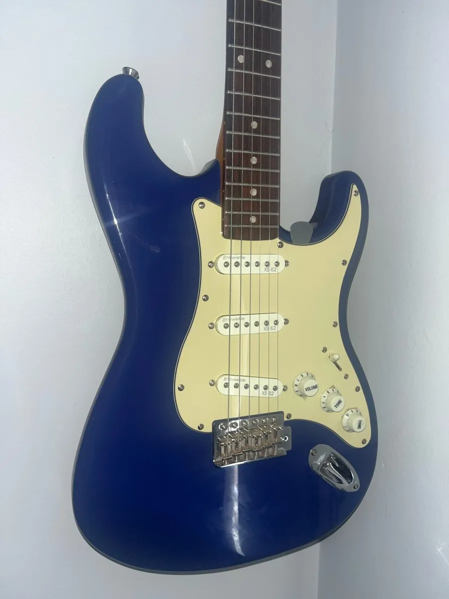 Guitar - Image 2