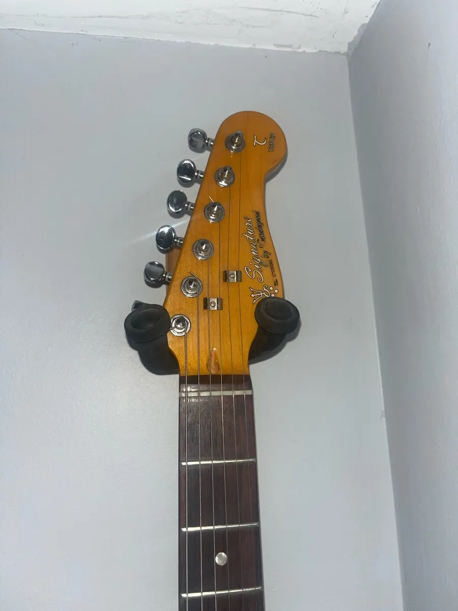 Guitar - Image 3