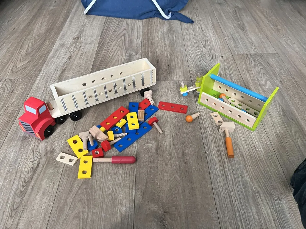 Wooden construction toy kits - Image 1