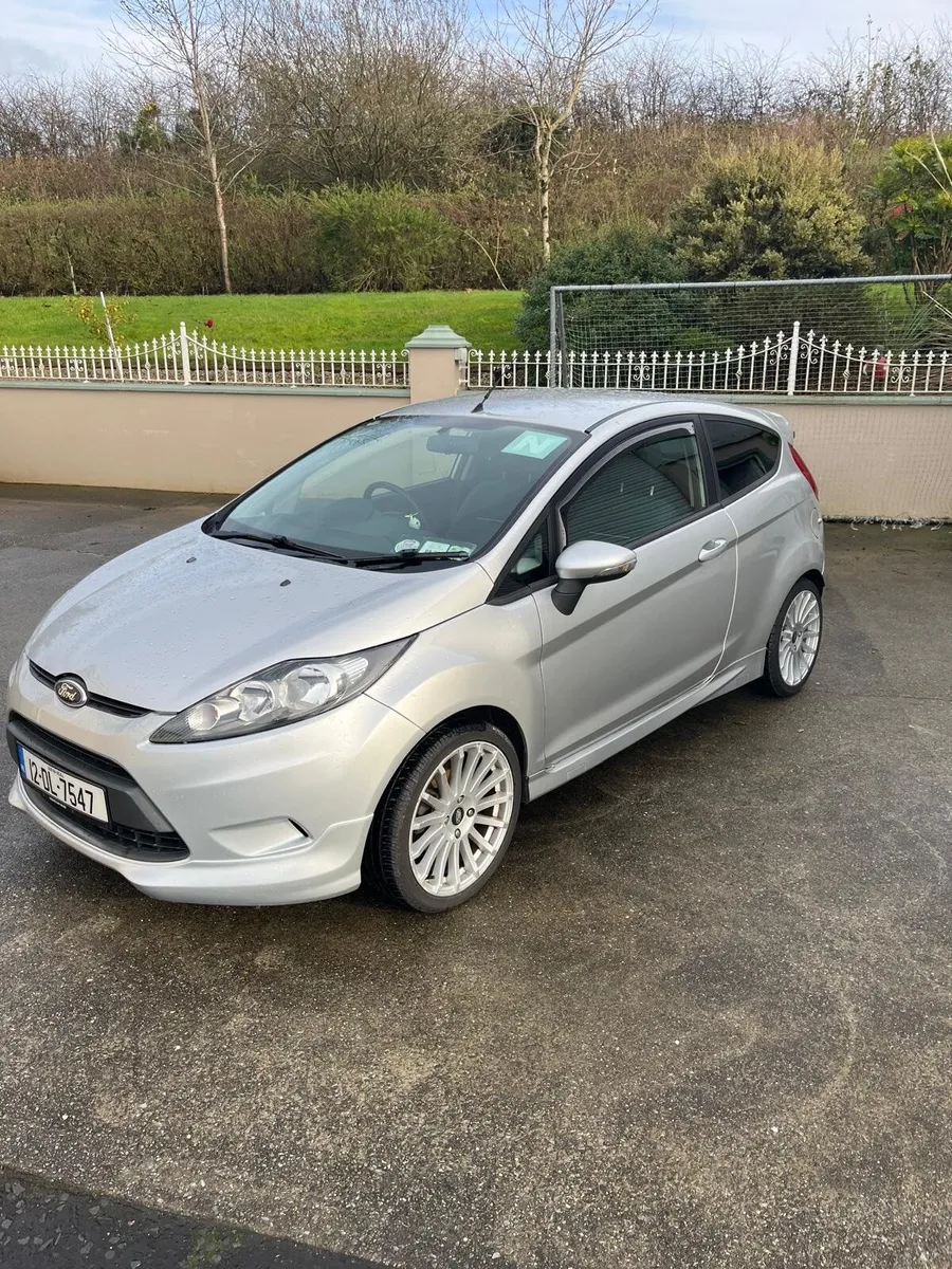 Ford Fiesta 2012 - Image 2