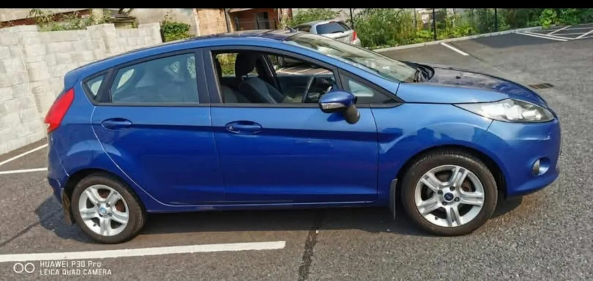 Ford Fiesta 2010 - Image 2