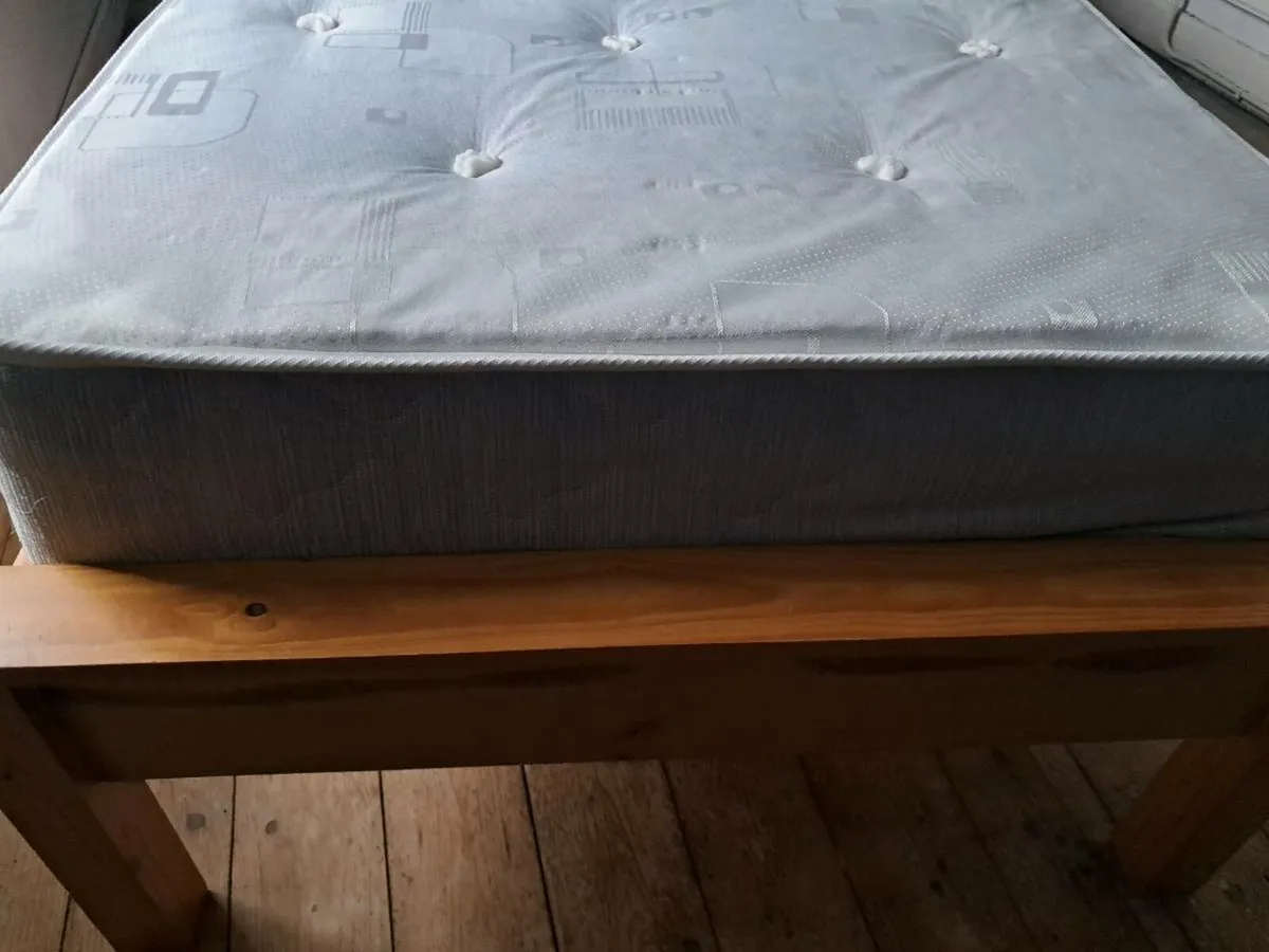 3 foot single bed & mattress - Image 1