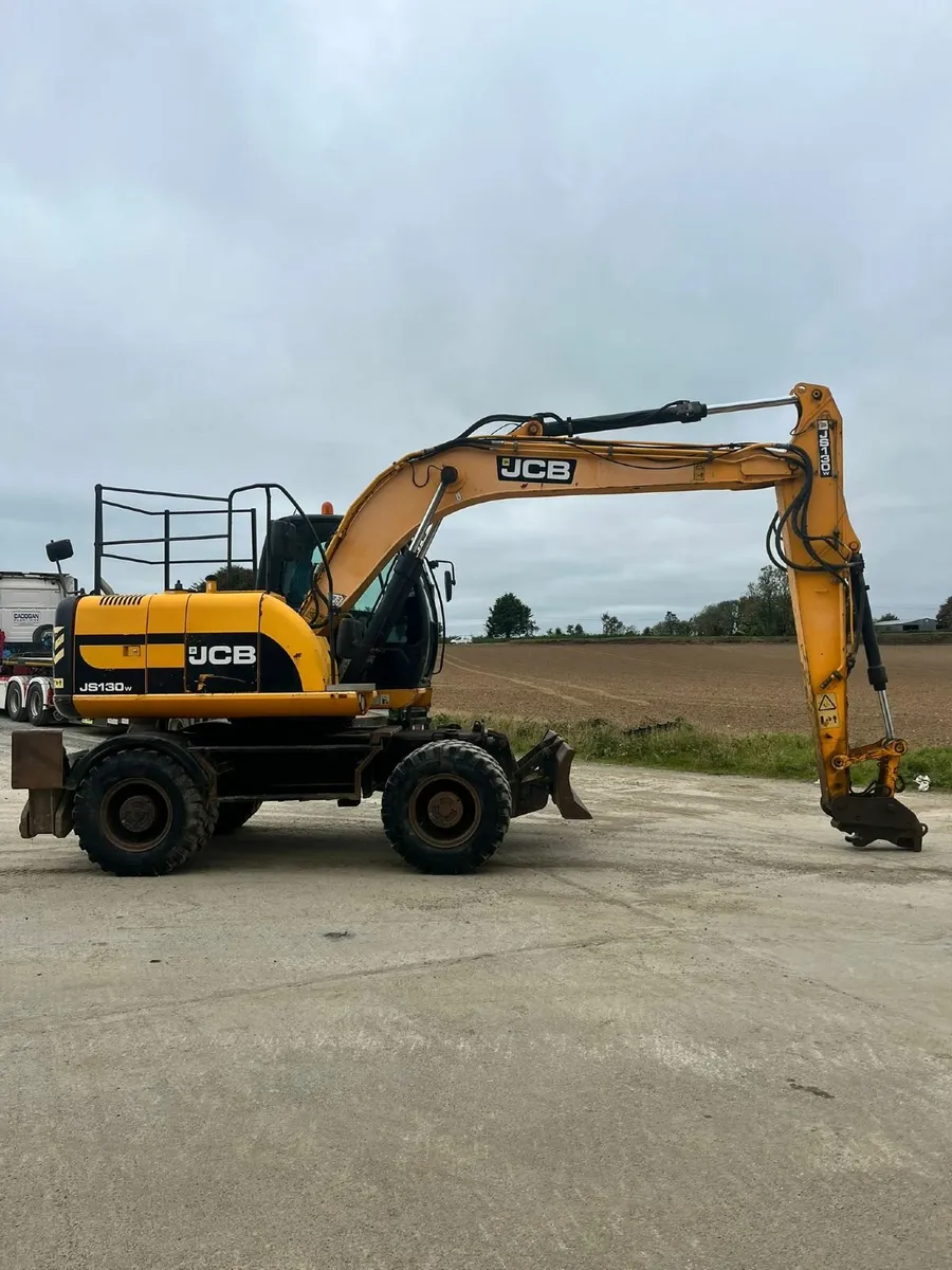 JCB JS130 Rubber Duck - Image 2