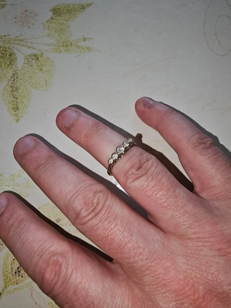 Gold engagement ring 18ct 5 stone - Image 1