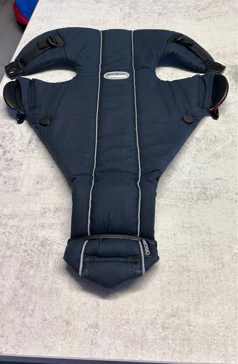 Baby bjorn carrier - Image 1