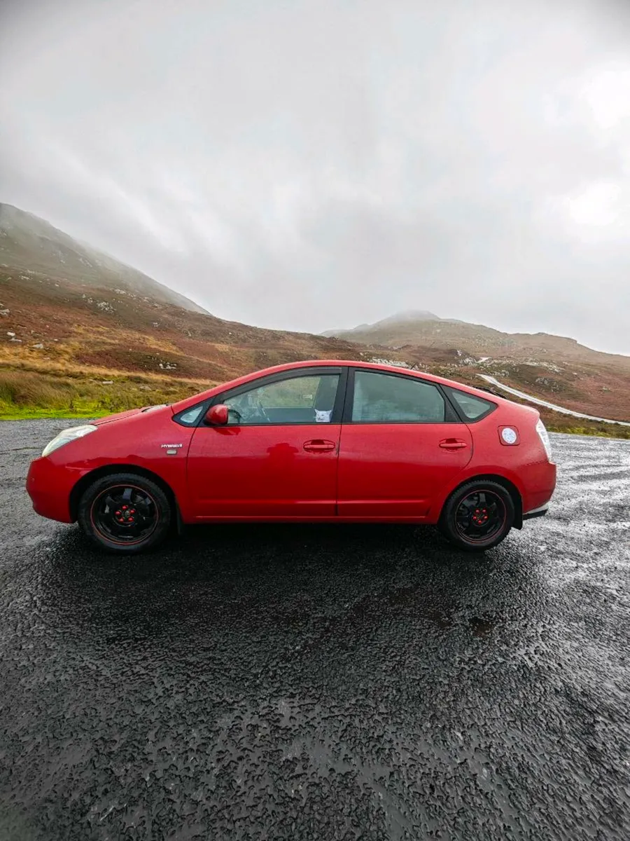 Toyota Prius XW20 2008 New battery, lift kit - Image 1