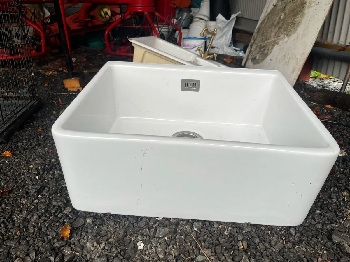 Antique sinks - Image 1