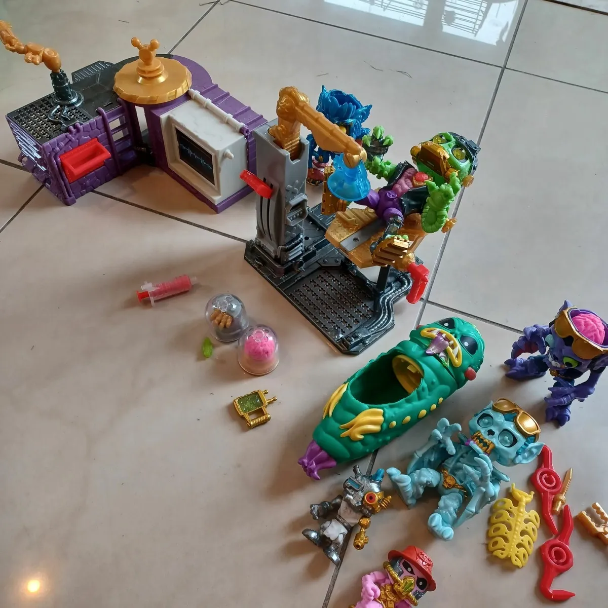 Toys from Treasure Monster gold set - Image 1