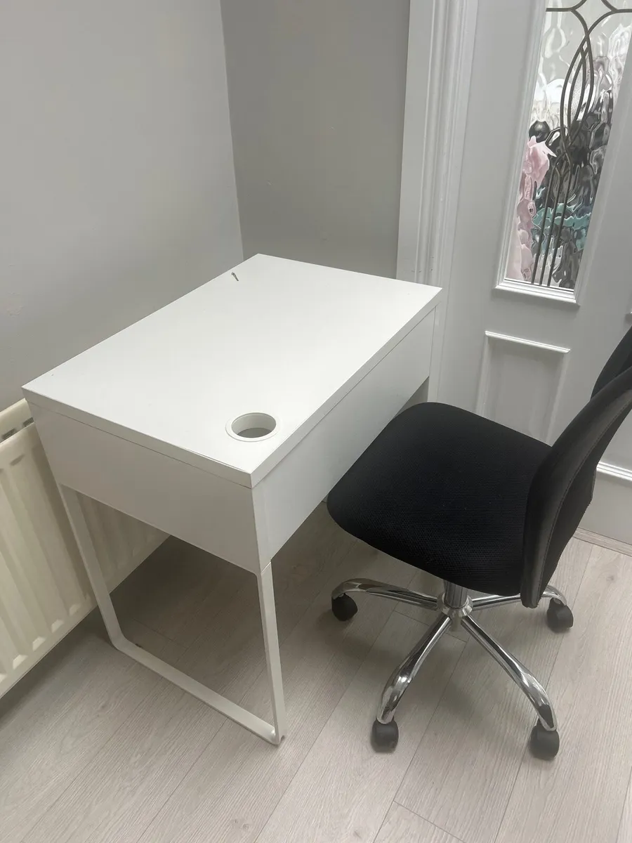 Office Desk and chair - Image 1