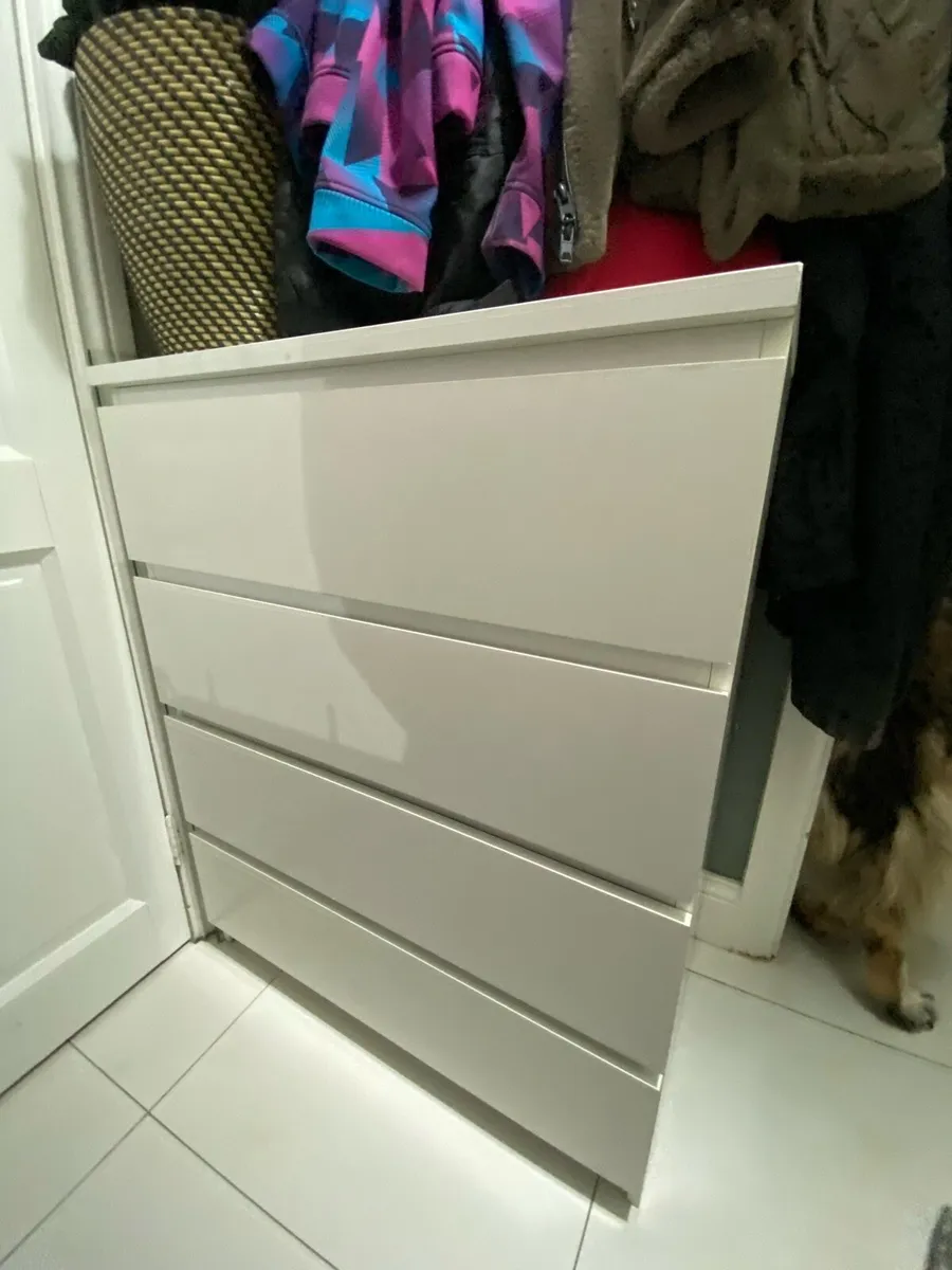 Chest of drawers - Image 1
