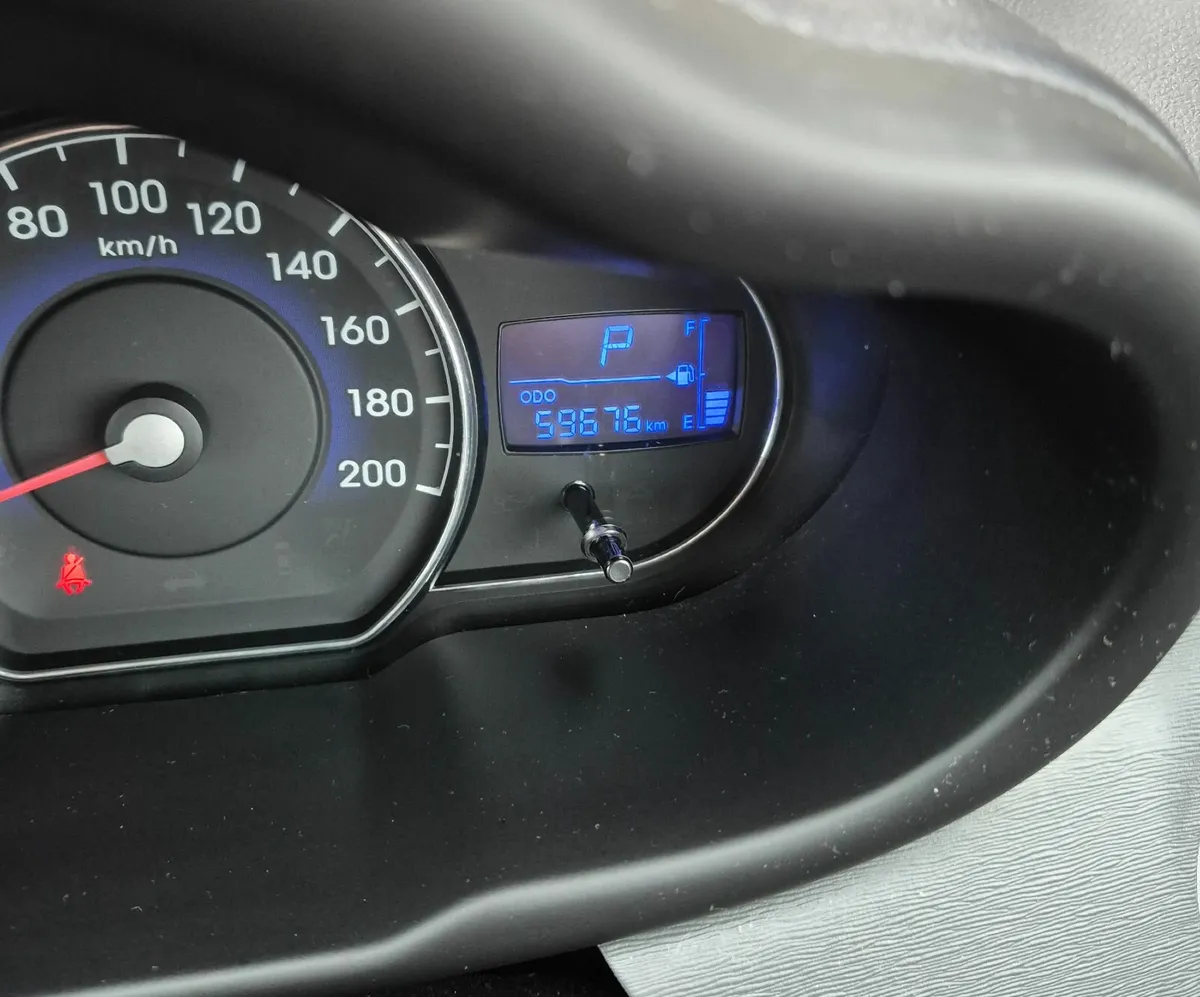 Hyundai i10 2011 - Image 2