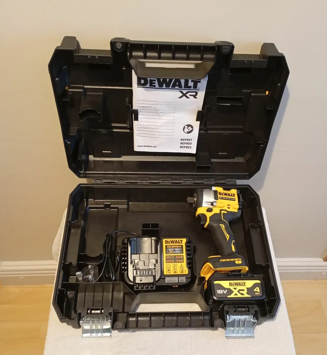 DeWalt DCF922 Impact Wrench (New) - Image 1