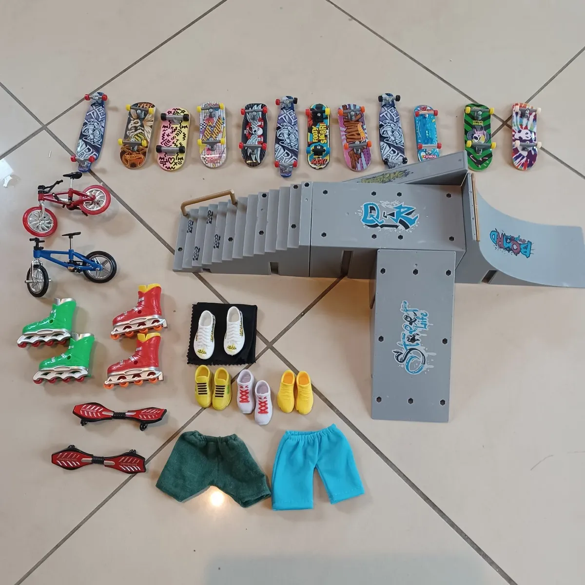 Toy fingerboard collection and skatepark - Image 4
