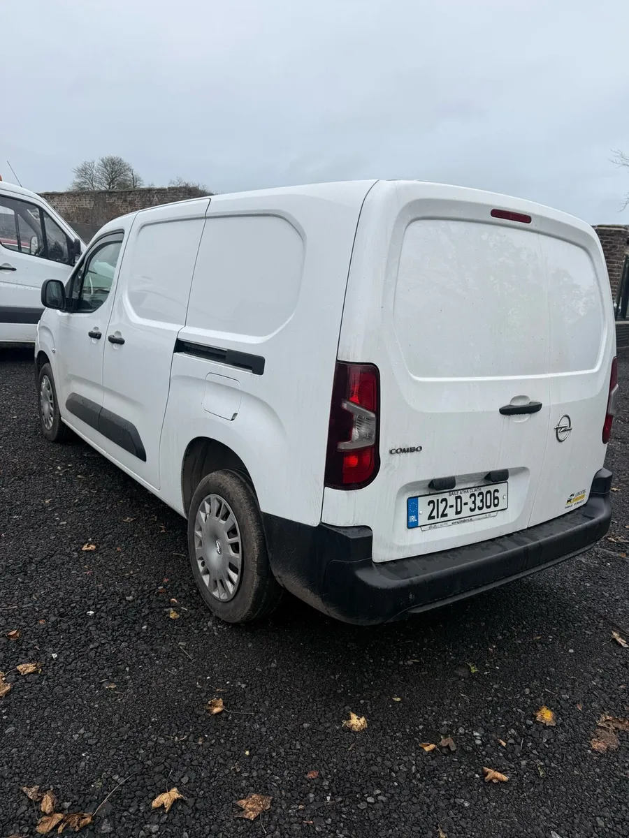 Opel Combo 2021 Cvrt 7/2026 - Image 4