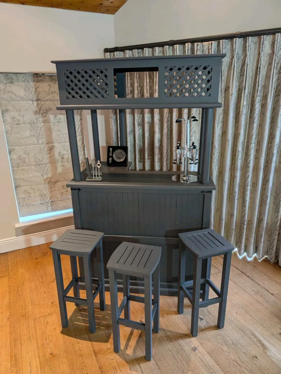 Home bar and stools - Image 1