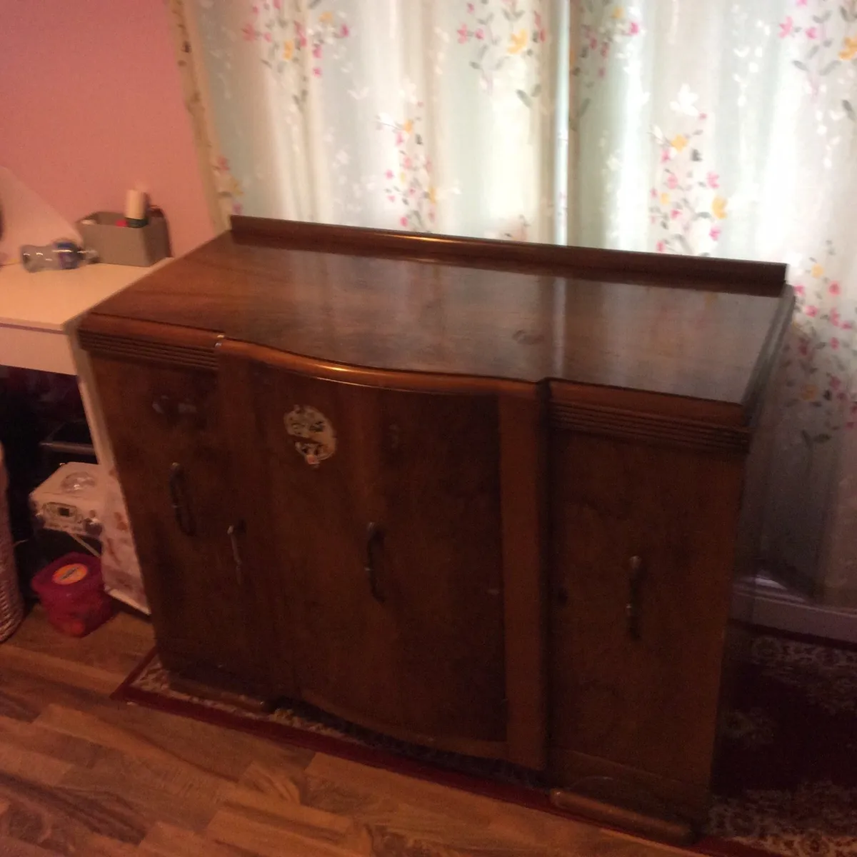 Side board - Image 1