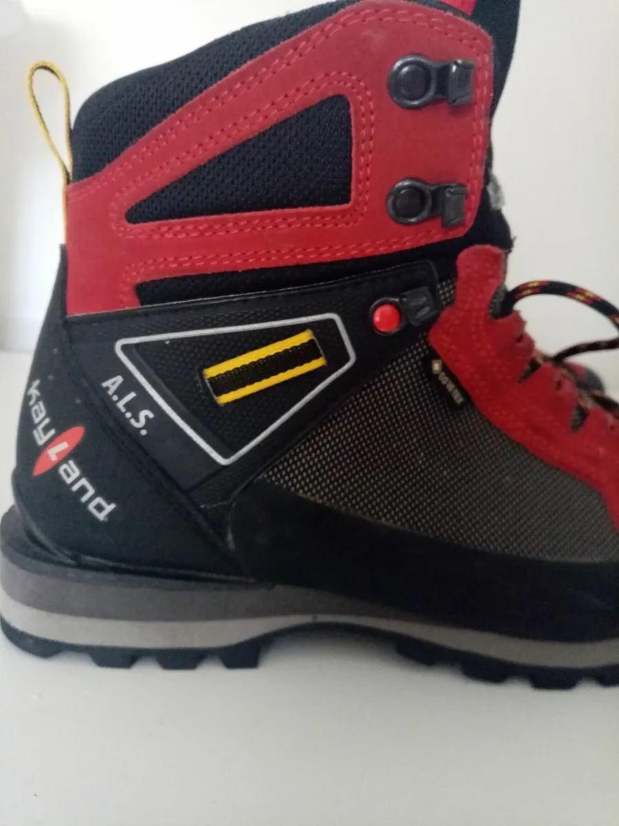 Hill walking boots. - Image 1