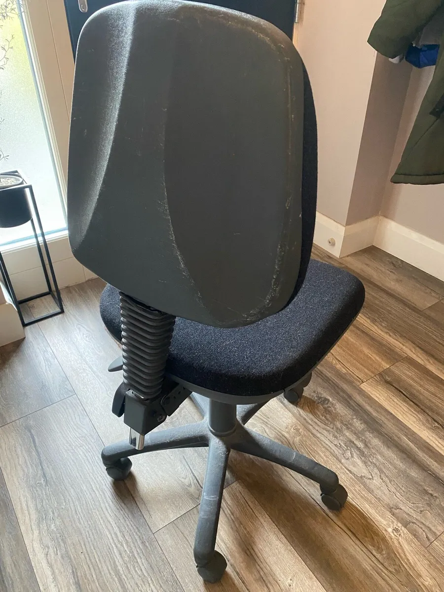 Office chair - Image 1