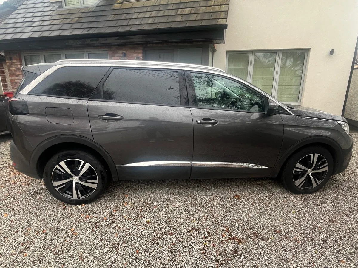 Peugeot 5008 Allure 1.2 - Image 2