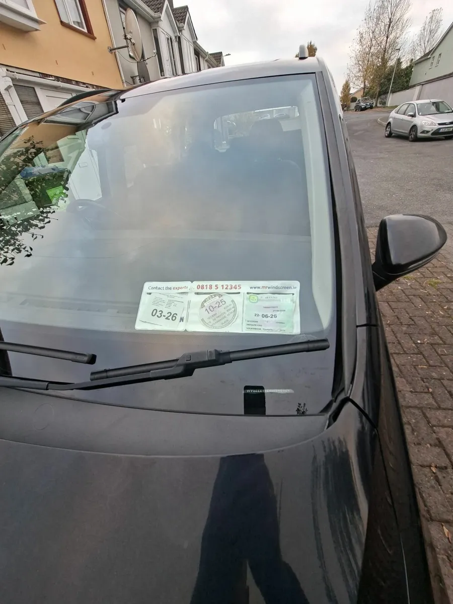 Volkswagen Touran 2016 - Image 2