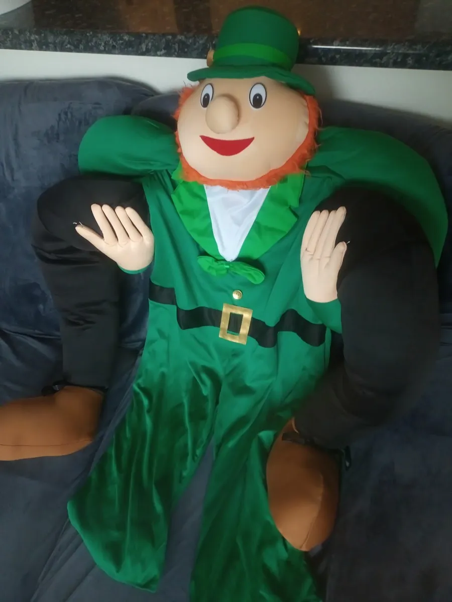 Carry Me Leprechaun Costume - Image 2