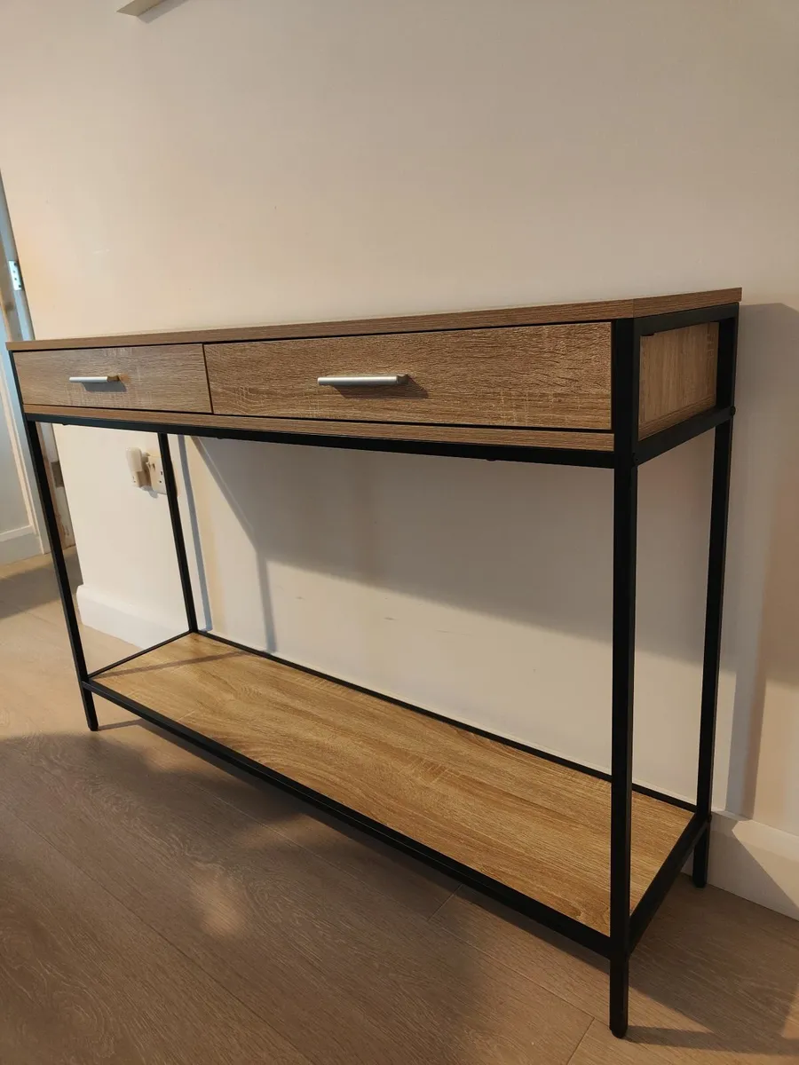 Console table in pristine condition - Image 1