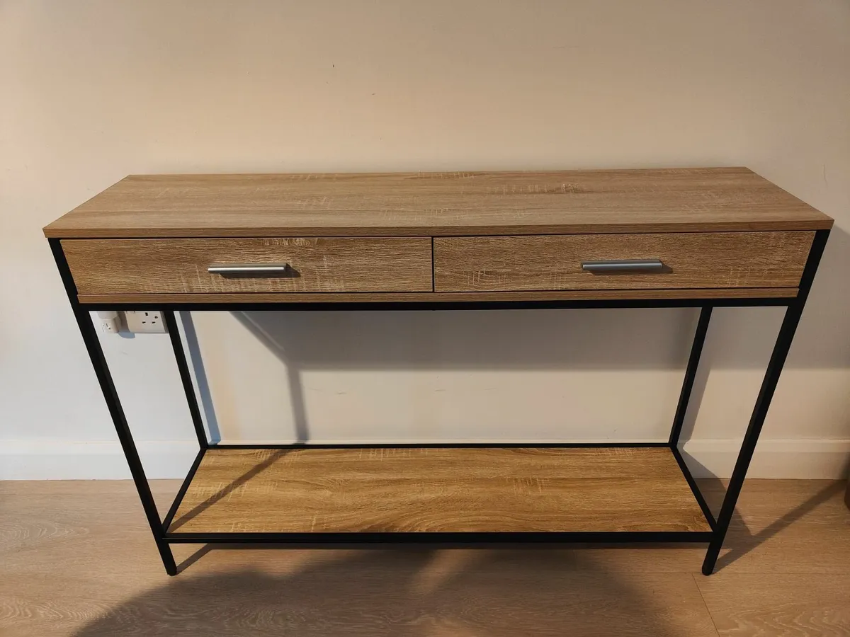 Console table in pristine condition - Image 2