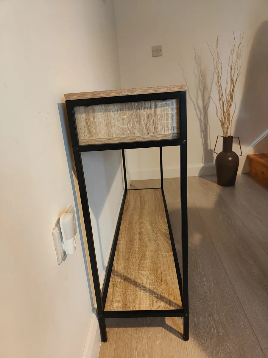 Console table in pristine condition - Image 3