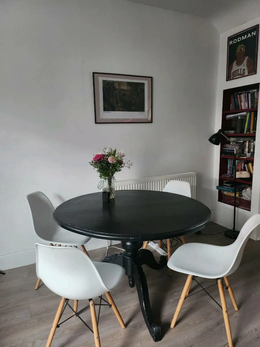 Dining table - Image 2
