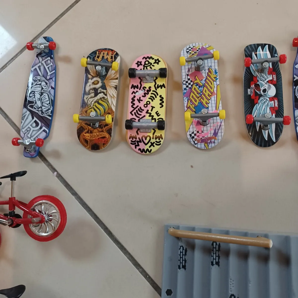 Toy fingerboard collection and skatepark - Image 2