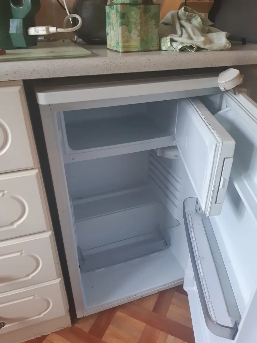 Belling Under Counter Fridge - Image 2