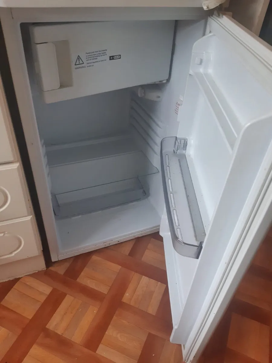 Belling Under Counter Fridge - Image 3