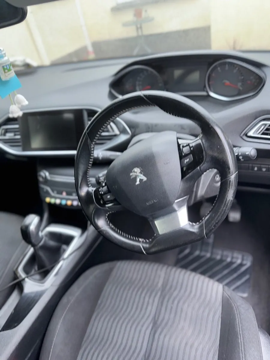 Peugeot 308 2017 - Image 2