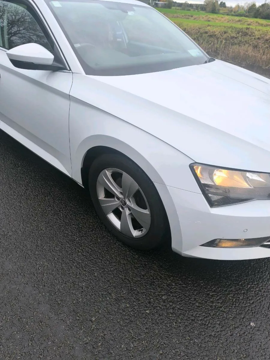Skoda Superb Automatic 1.6 DSG - Image 4