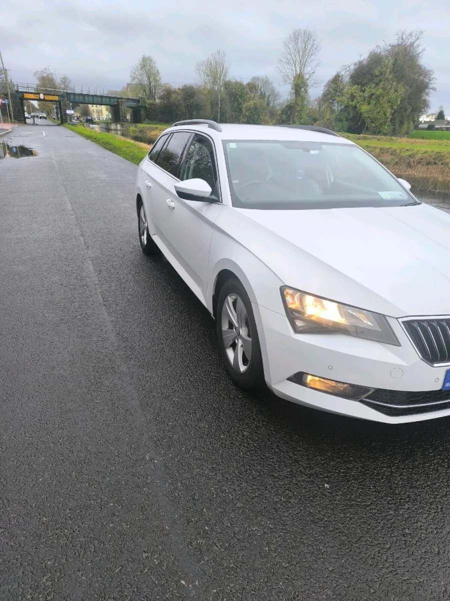 Skoda Superb Automatic 1.6 DSG - Image 3