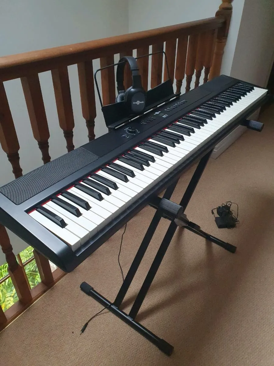 Gear4music piano keyboard, stand, pedal, headphone - Image 1