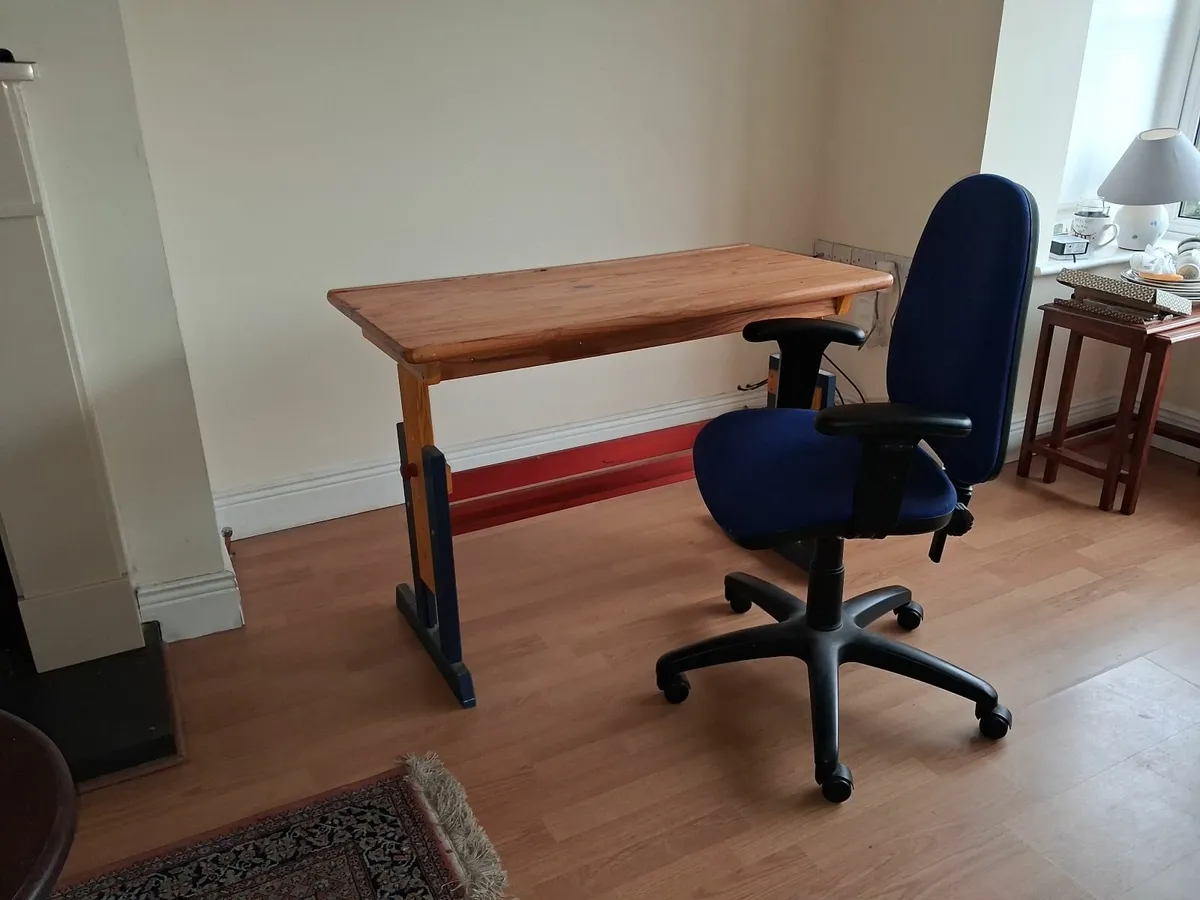 Height adjustable levered desk - Image 1