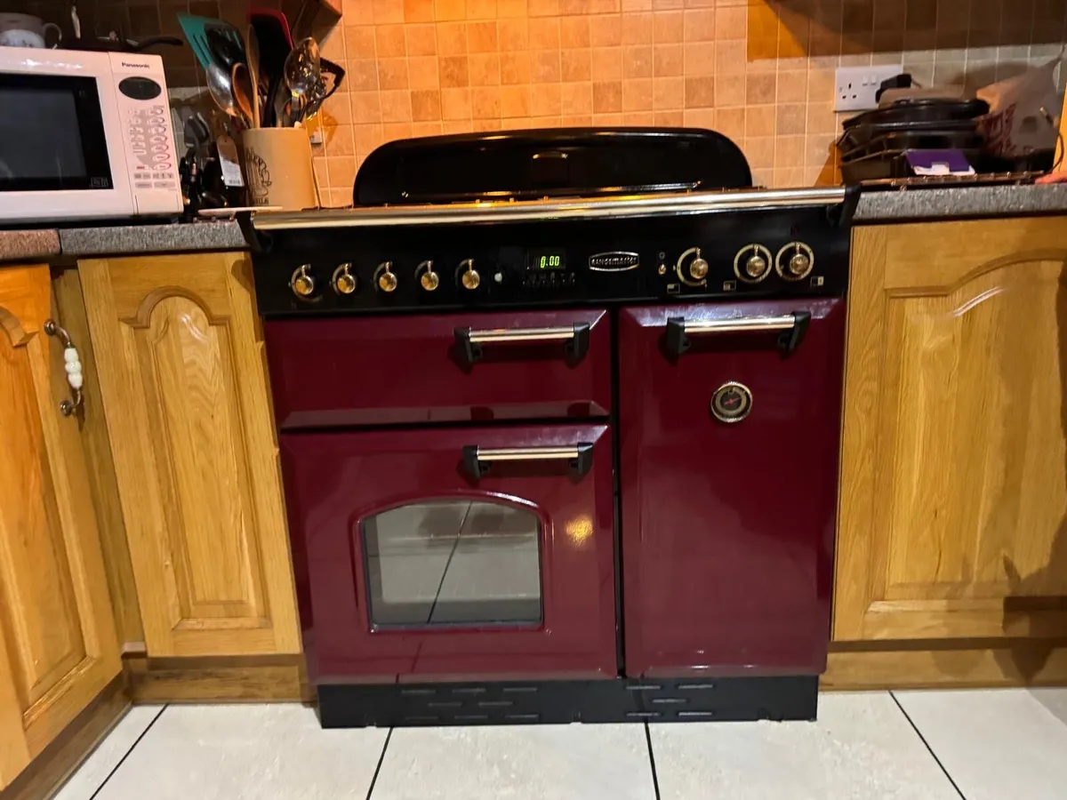 Range master gas/electric cooker requires a servic - Image 1