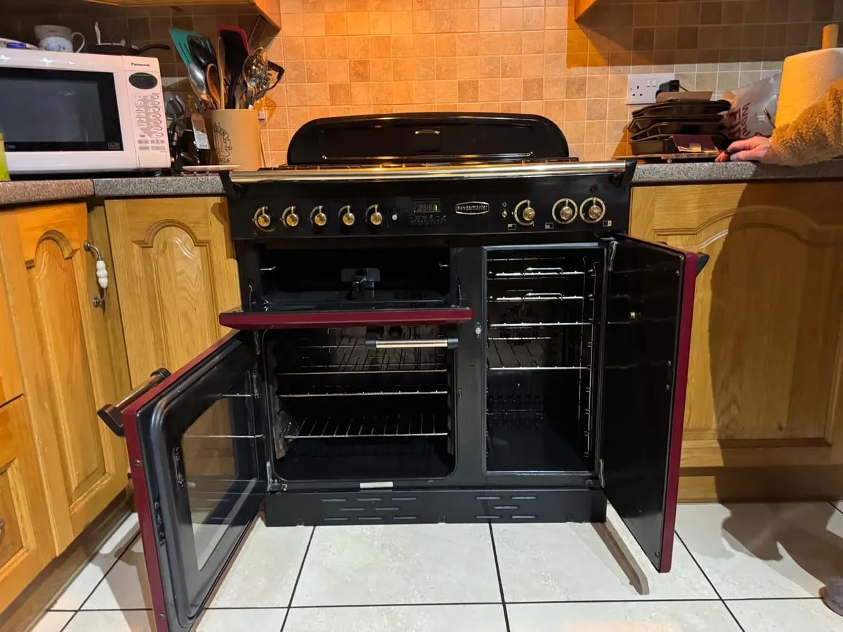 Range master gas/electric cooker requires a servic - Image 2