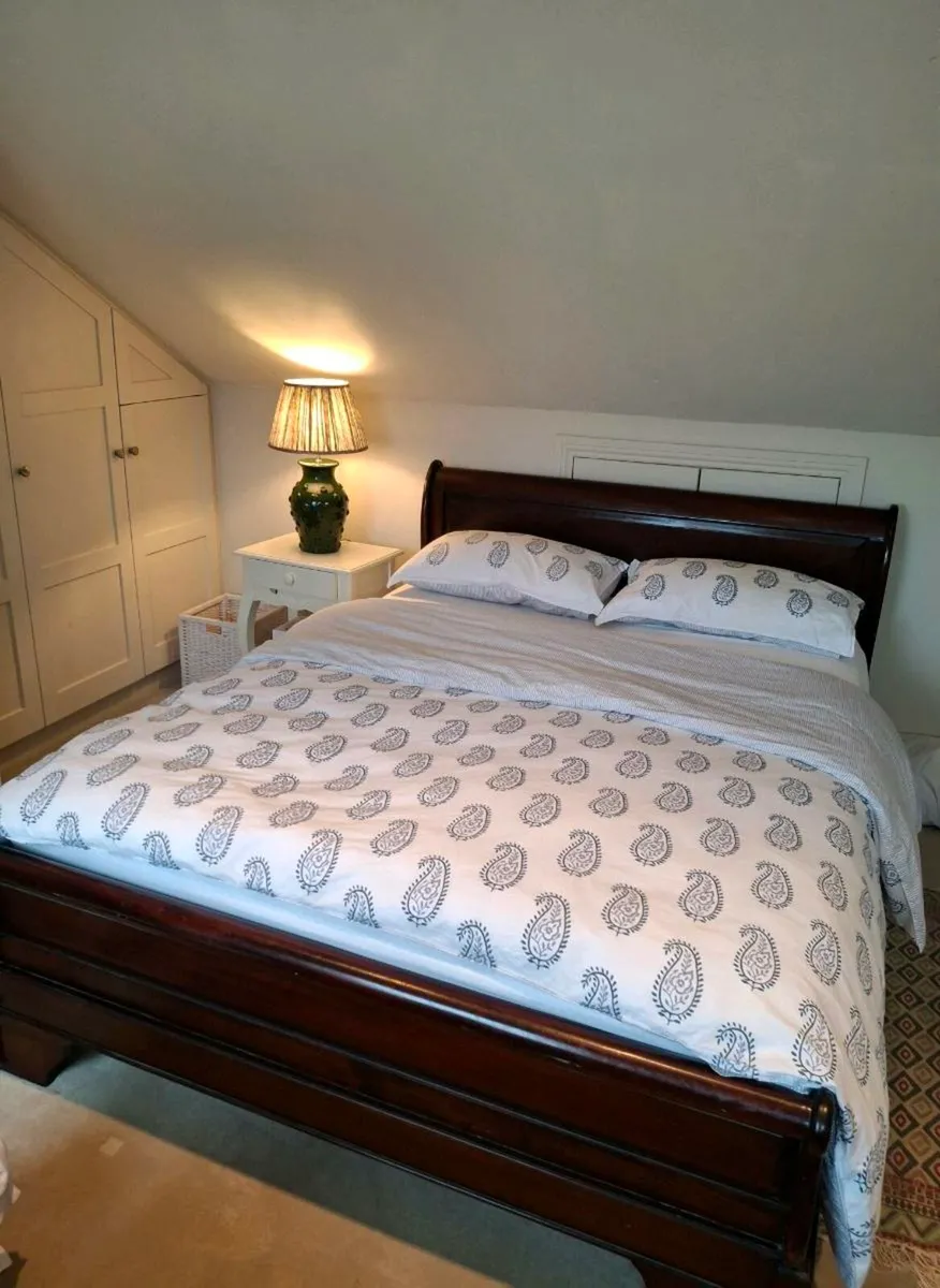King size mahogany wood sleigh bed - Image 3
