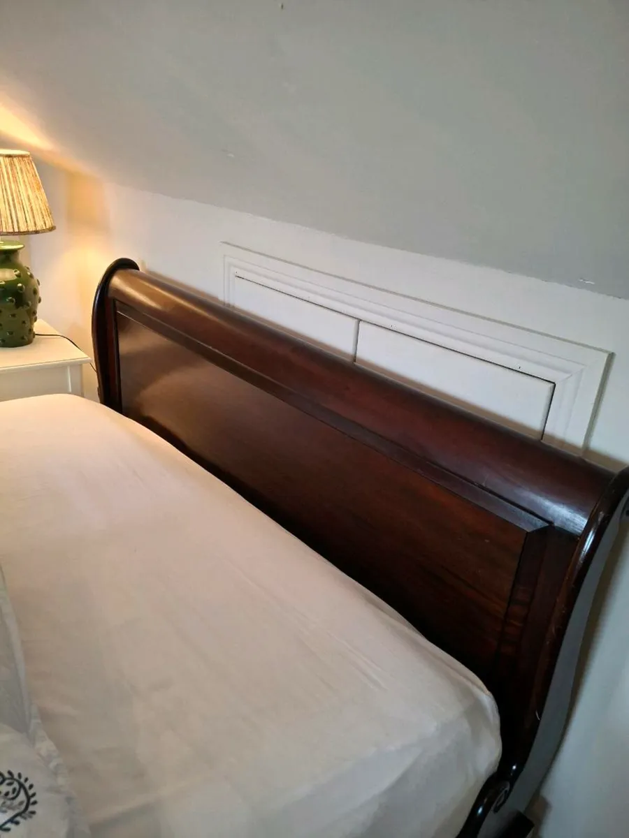 King size mahogany wood sleigh bed - Image 4