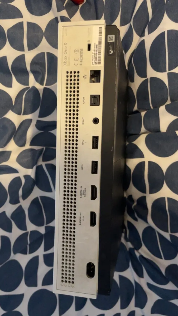 Xbox one S and red controller - Image 4