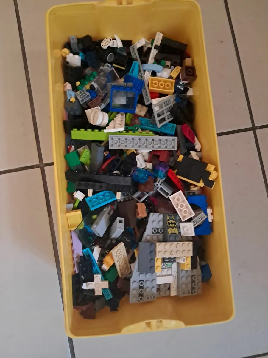 Box of lego - Image 2