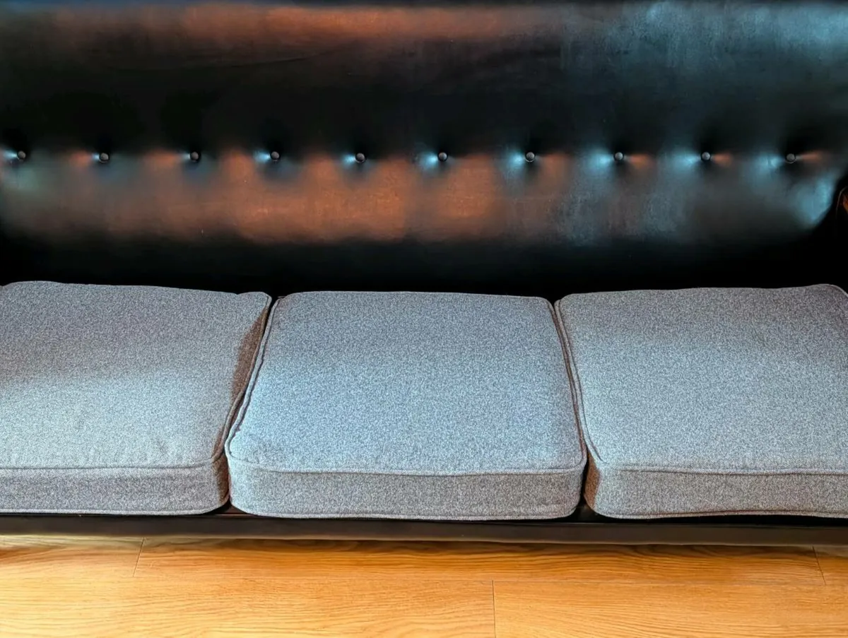 Beautiful mid century sofa! - Image 1