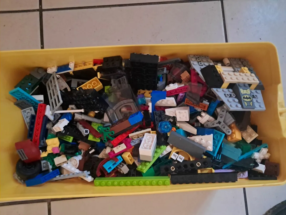 Box of lego - Image 4