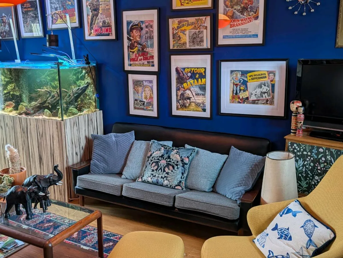 Beautiful mid century sofa! - Image 4
