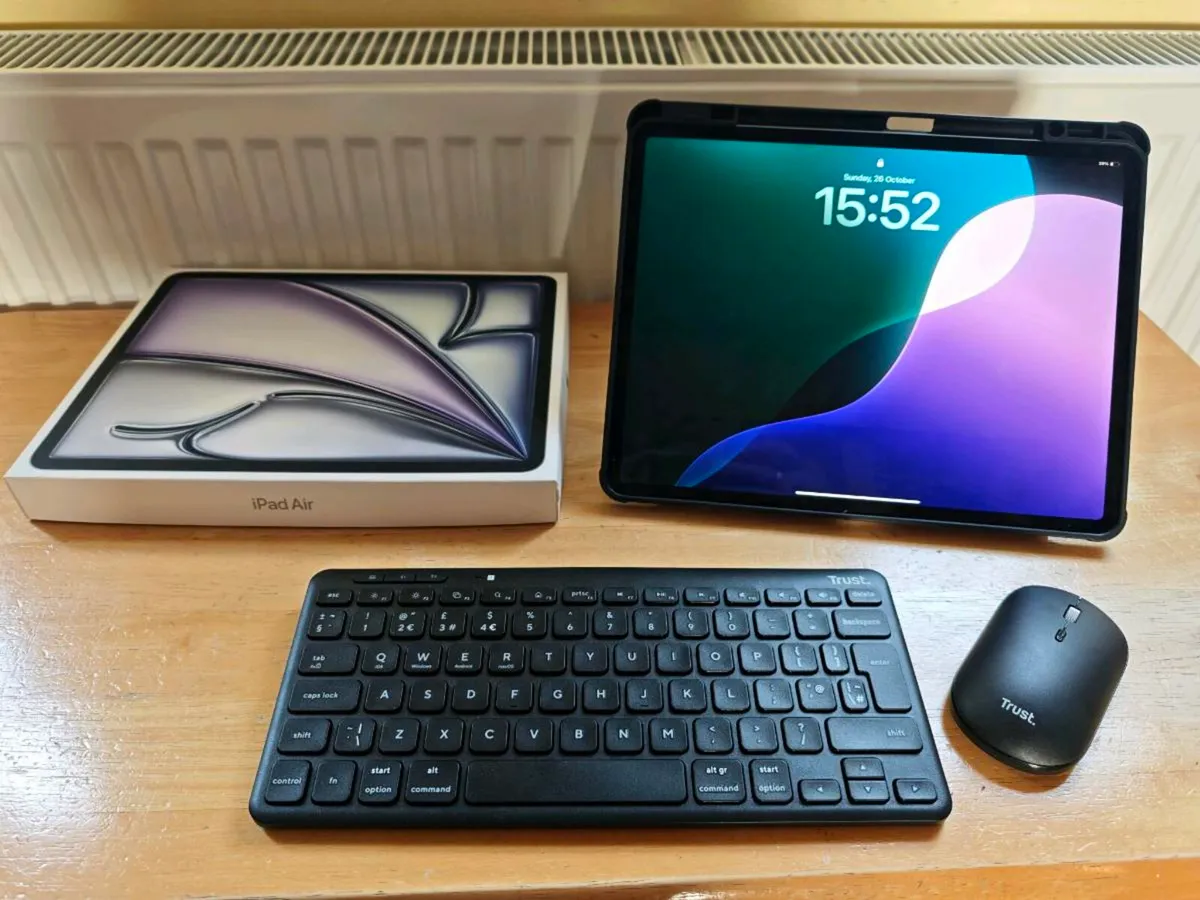IPad Air 13 inch 128 GB M2 kbd. mouse, cover. - Image 1